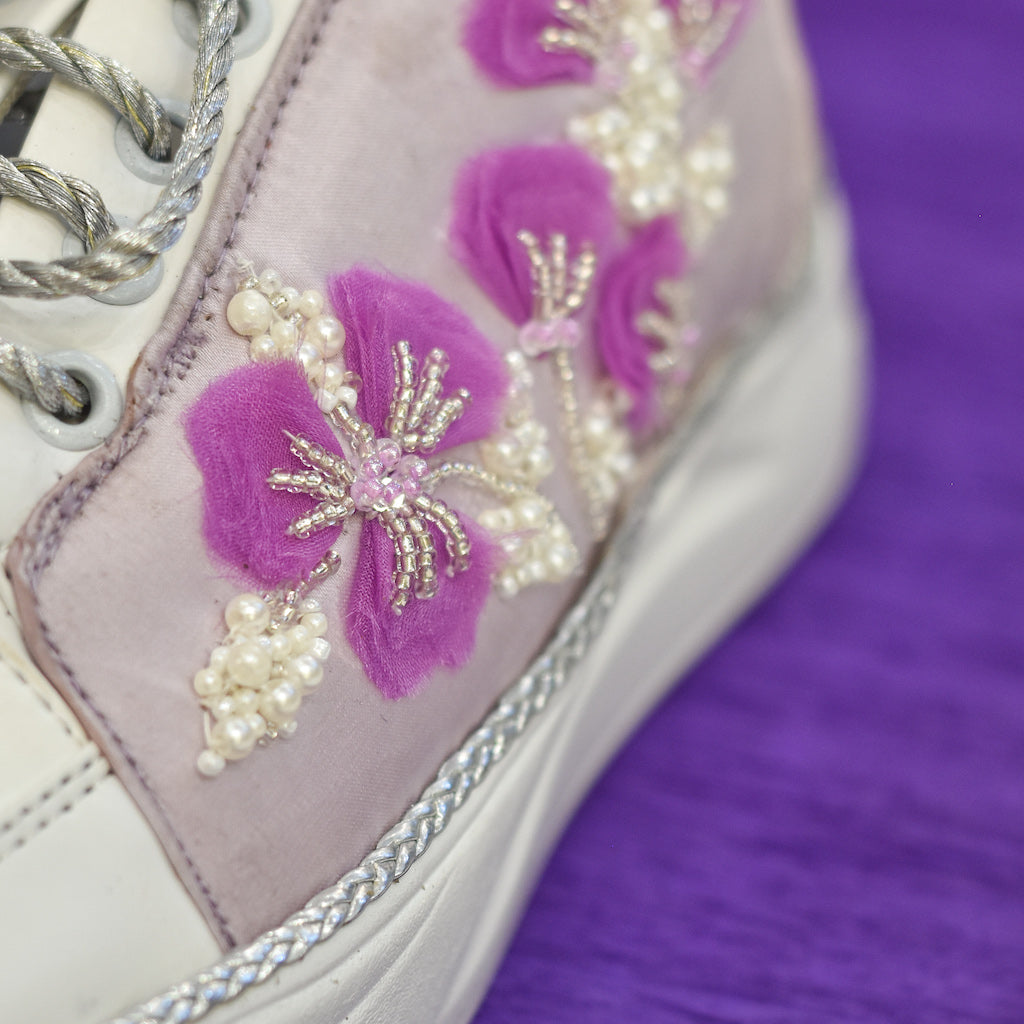 Lovely tissue embroidery on trendy women's sneakers